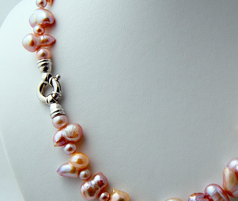 Collier perles d’eau douce colorées