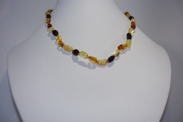 photo-ref-023-mc-bijoux-collier-bébé-ambre-multicolore-certifié