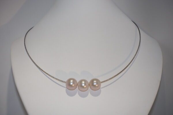 Collier acier et perles blanches
