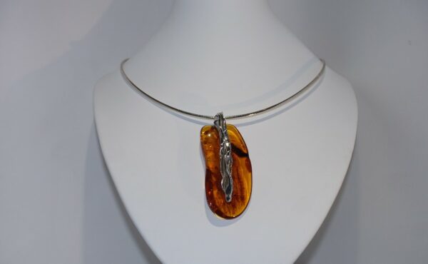 Collier argent et pendentif ambre