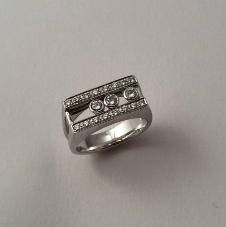 photo-bague-ref-436-or-blanc-diamants-trio