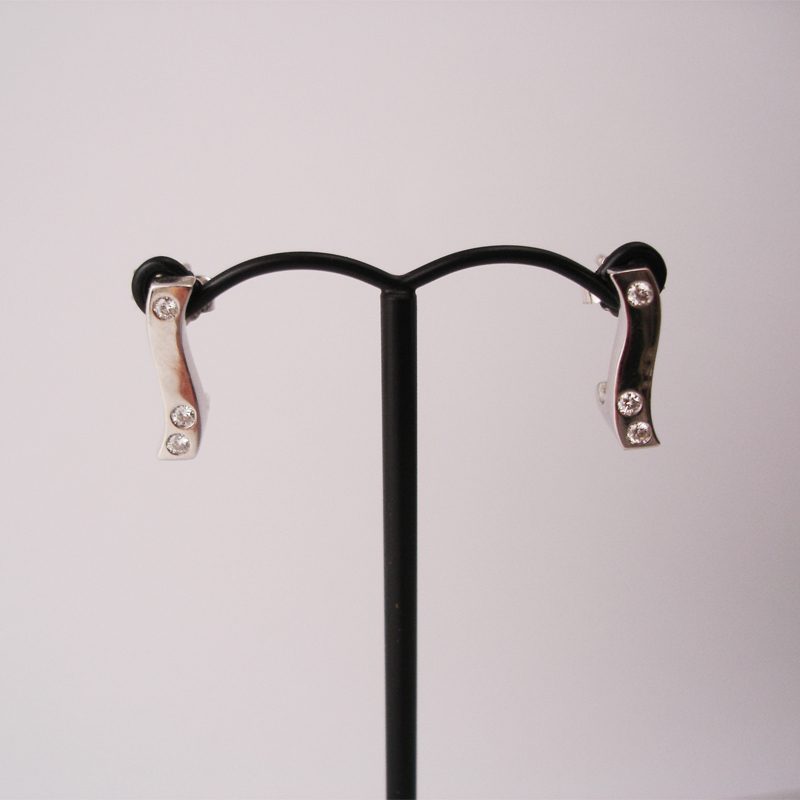 photo-boucles-oreilles-ref-705-modernes-or-blanc-diamant