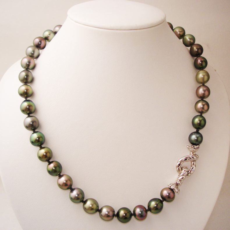 photo-collier-perles-tahiti-fermoir-nœud-or-blanc-diamant-ref-612